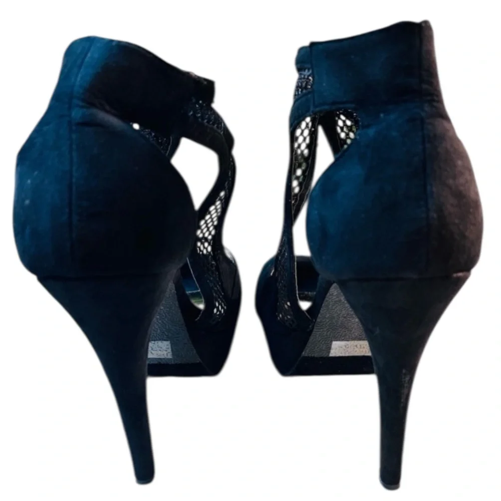 Red Circle Stiletto Heel, Ankle Strap, Buckle Closure, Color Black,‎ Size 7.5